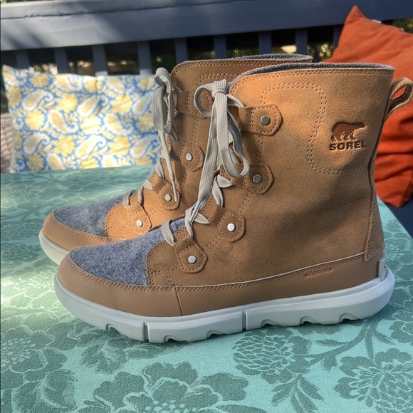 Sorel women’s waterproof boots - Picture 1 of 5